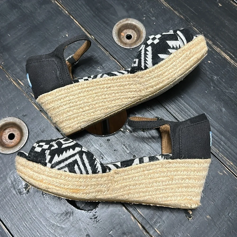 Toms Black and White Tribal Aztec Print Fabric Espadrille Wedges